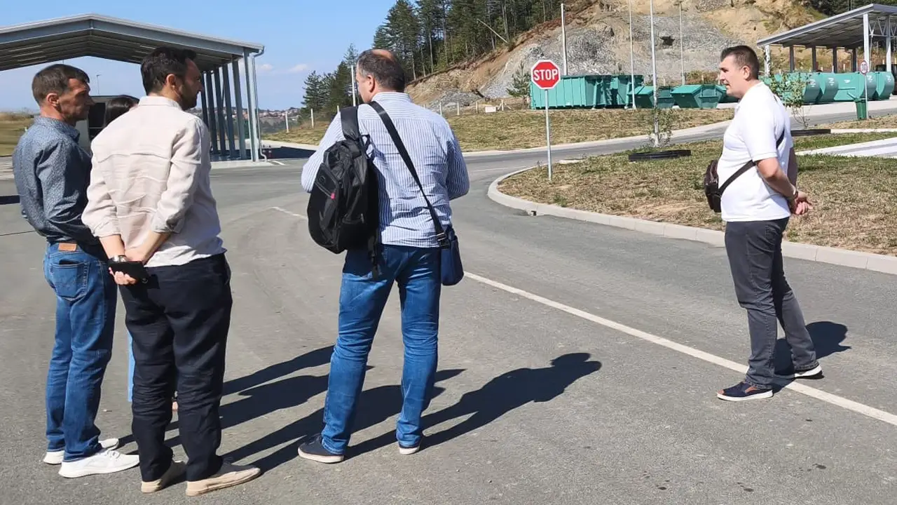 Predstavnici Udruženja EKOARZ tokom obilaska Centra za upravljanje otpadom Eko-Sep u Živinicama